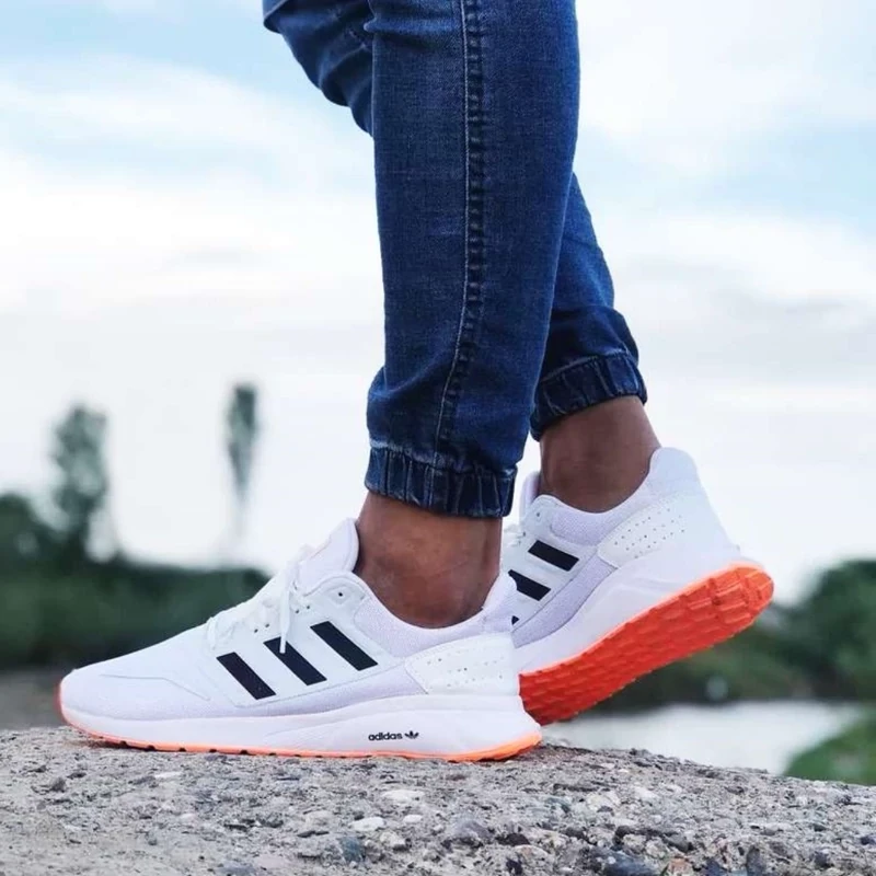 فقط راه نرو، با آدیداس داستان بساز